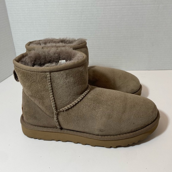 UGG Women’s Classic Mini II Boot Caribou Size 6 - Picture 3 of 10